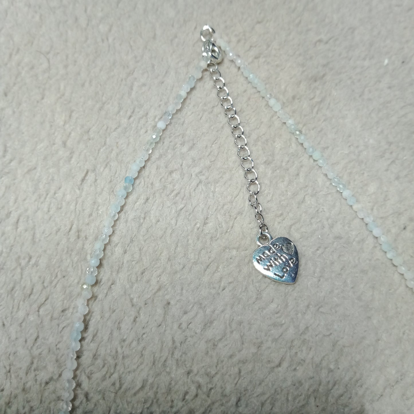 Collier ras de cou en labradorite blanche