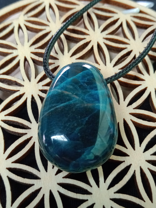 Pendentif en apatite bleue