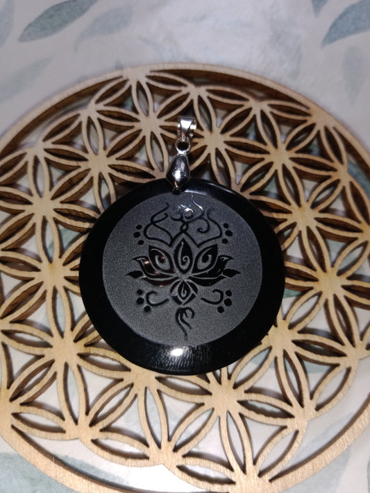 Pendentif fleur de lotus en obsidienne