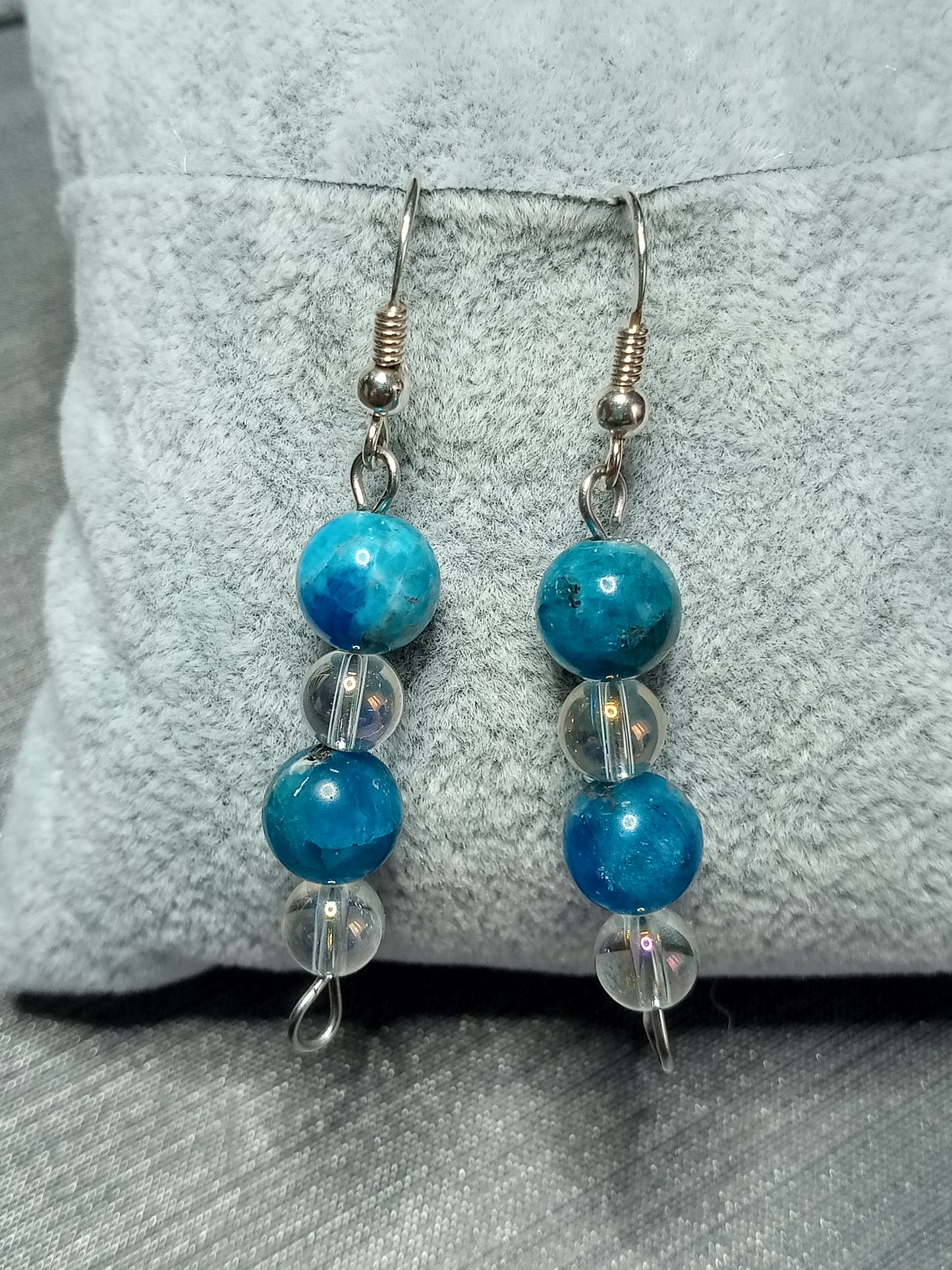 Boucles d'oreilles en apatite bleue et cristal