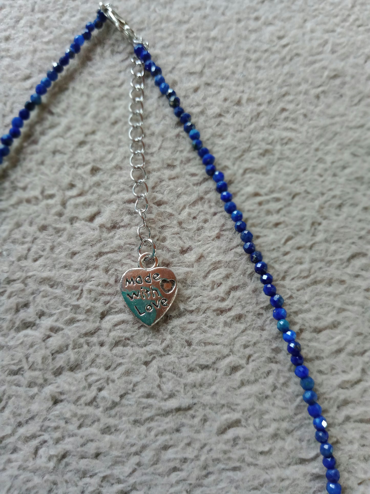 Collier ras de cou en lapis lazuli