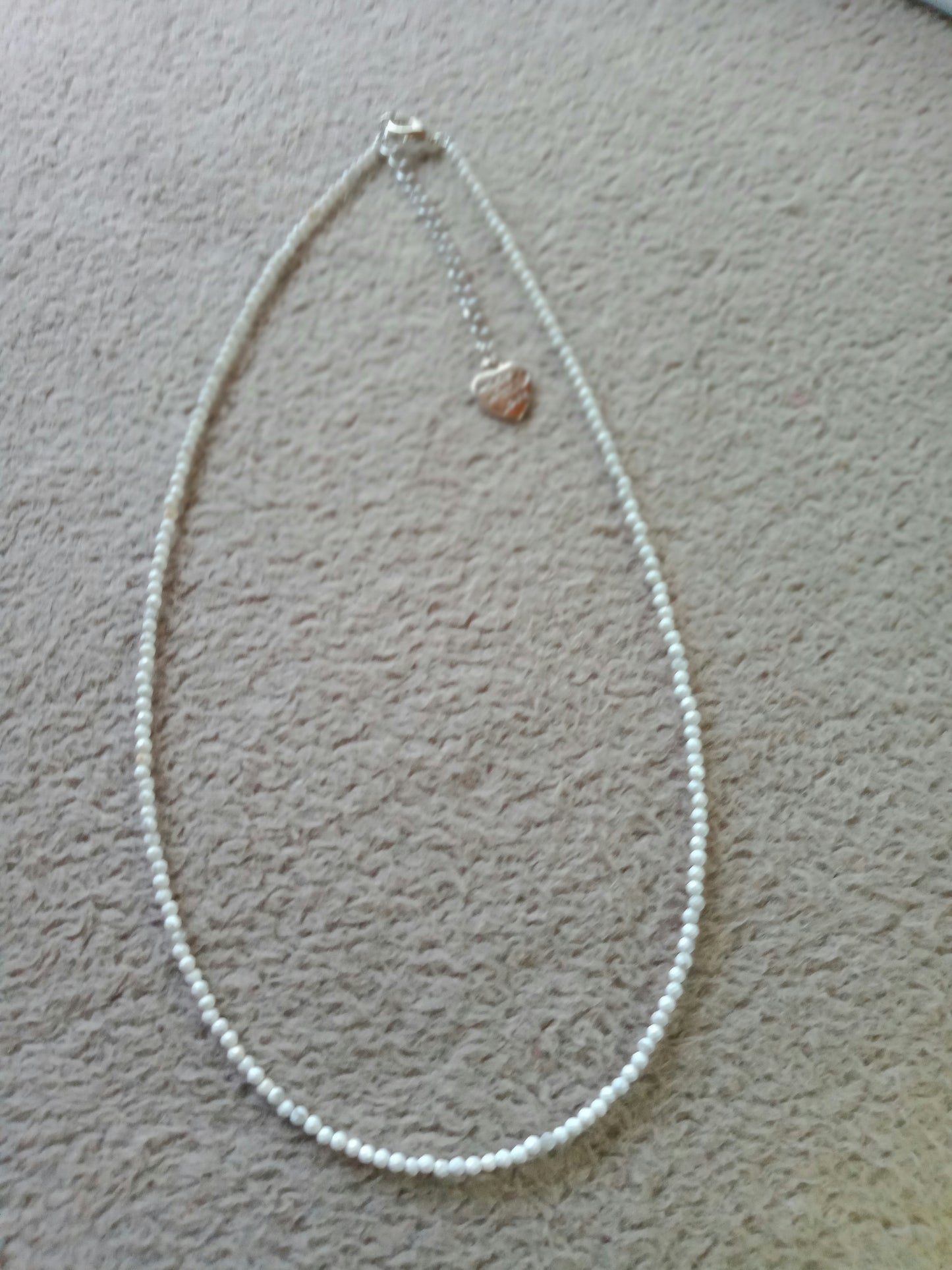 Collier ras de cou en howlite