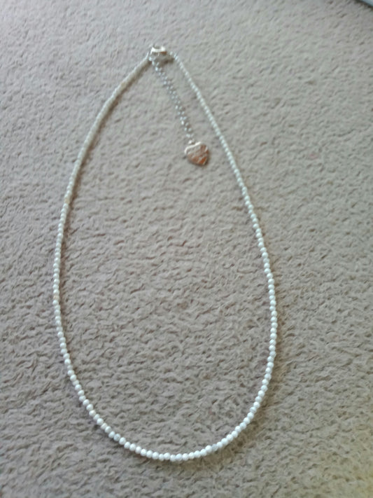 Collier ras de cou en howlite