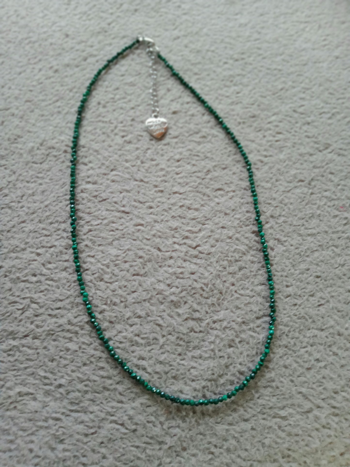 Collier ras de cou en malachite