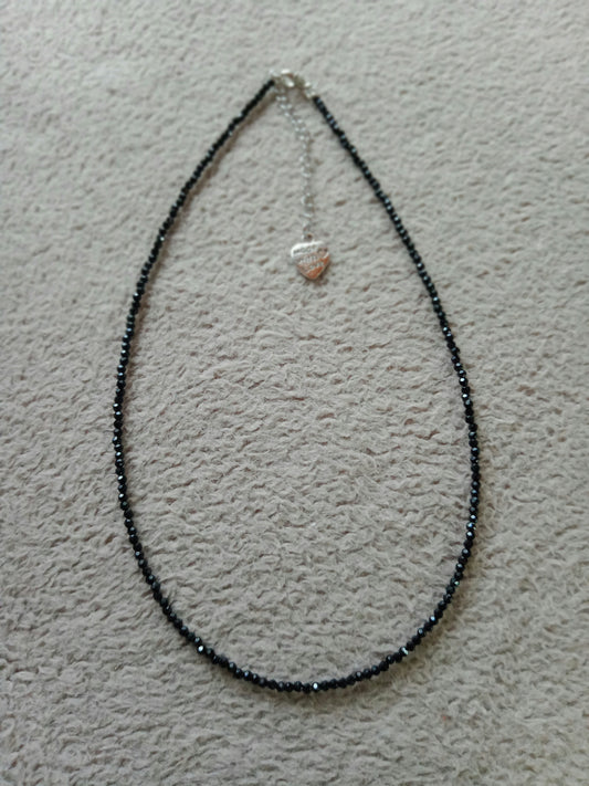 Collier ras de cou en spinelle