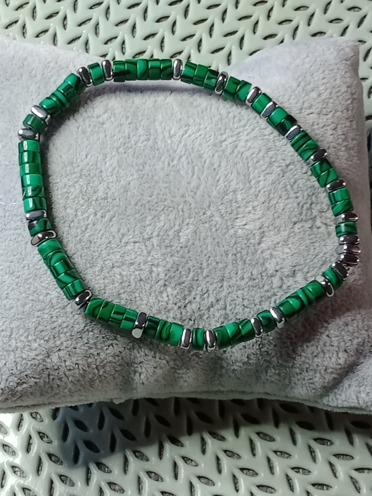 Bracelet heishi en malachite et hématite