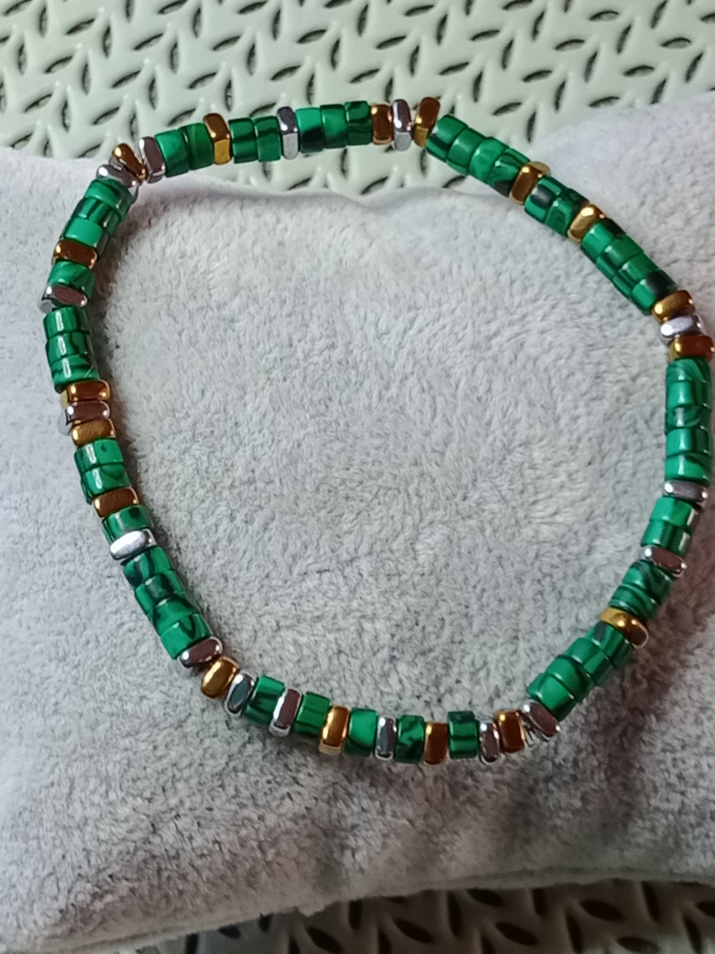 Bracelet heishi en malachite et hématite