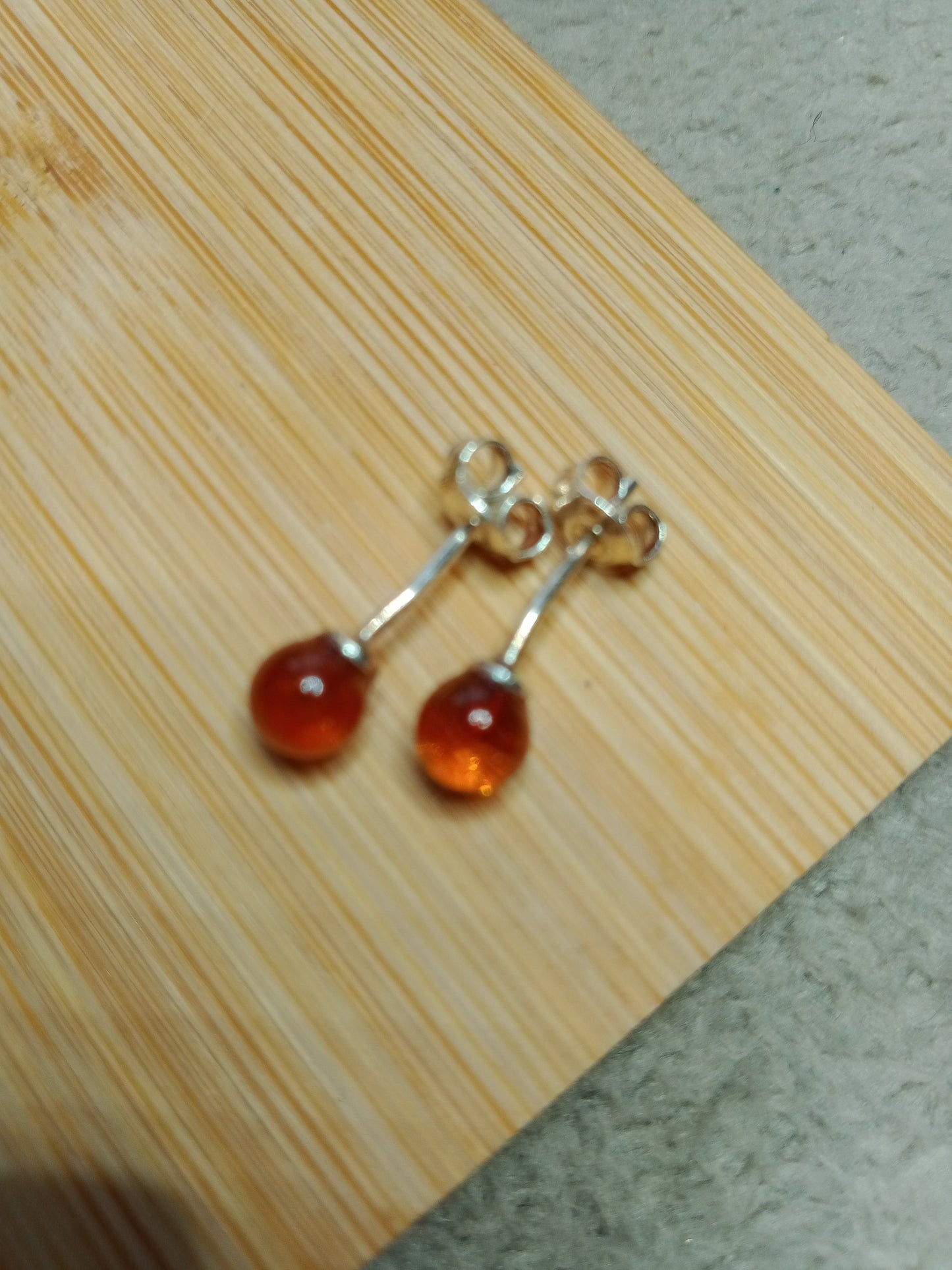 Boucles d'oreilles puces en Ambre