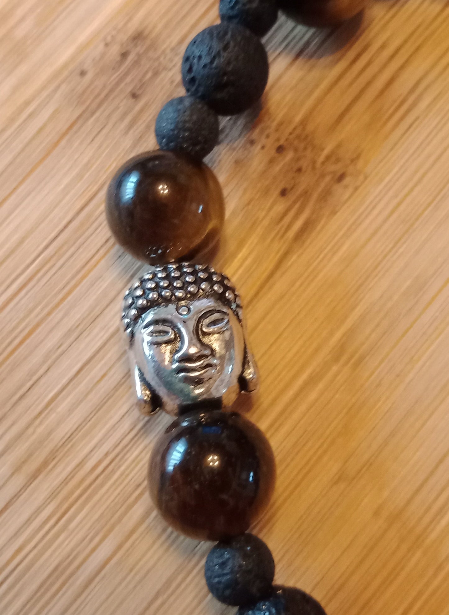 Bracelet oeil de tigre et pierre de lave. Bouddha