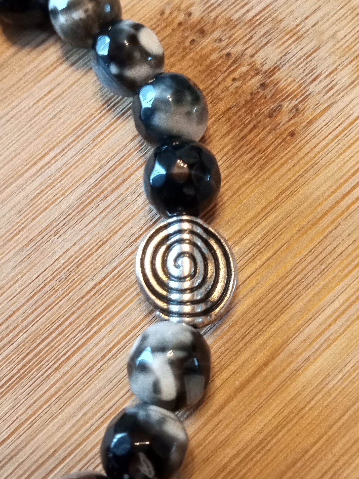 Bracelet agate noire rubanée/ spirale