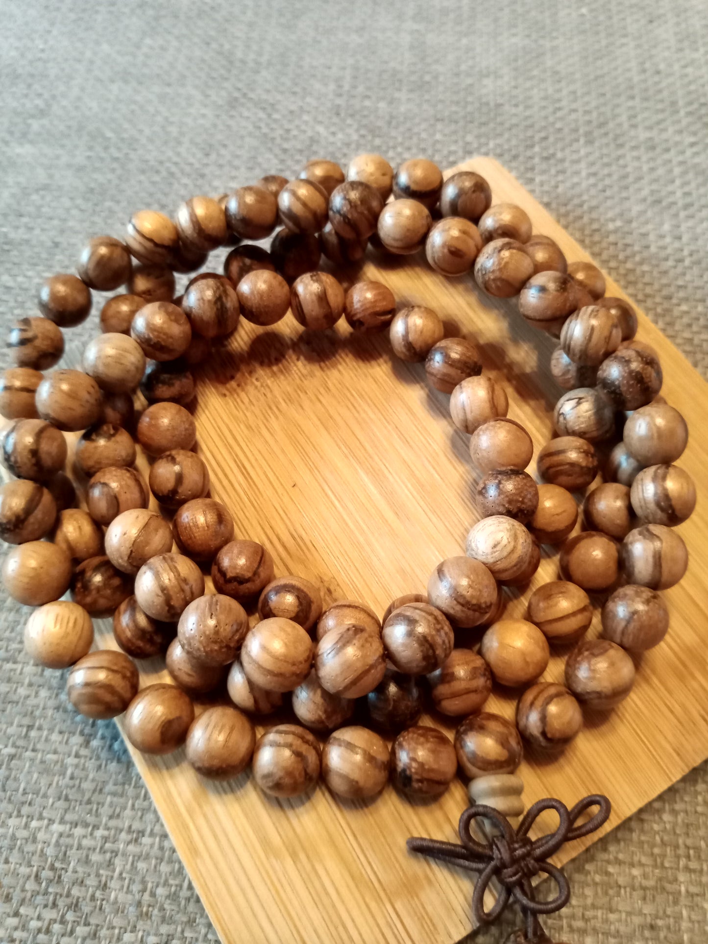 Mala collier de méditation en bois de santal