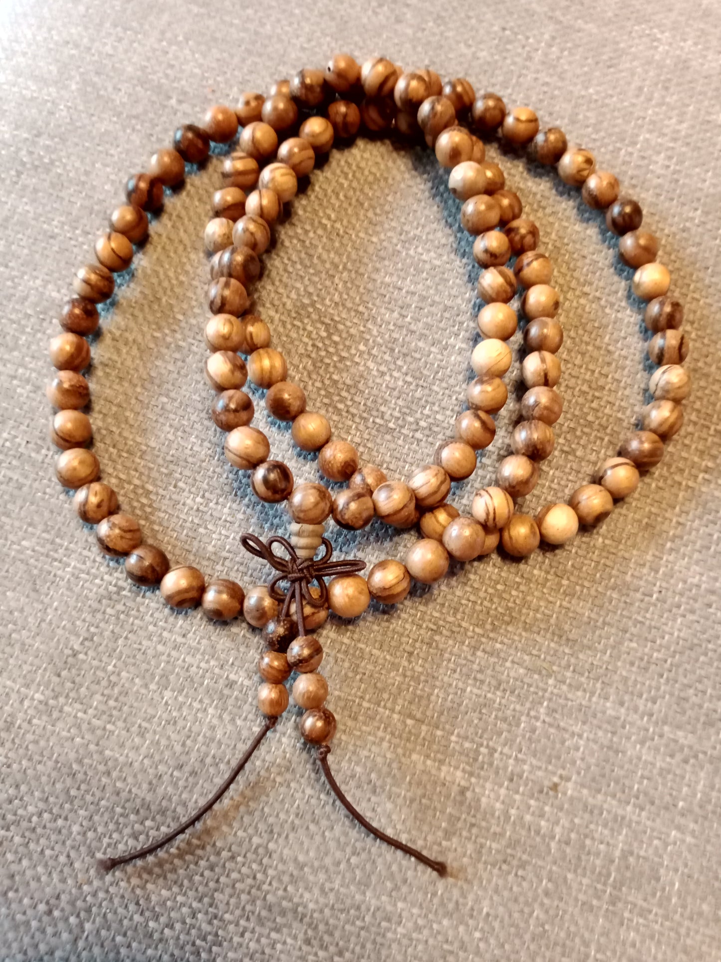 Mala collier de méditation en bois de santal