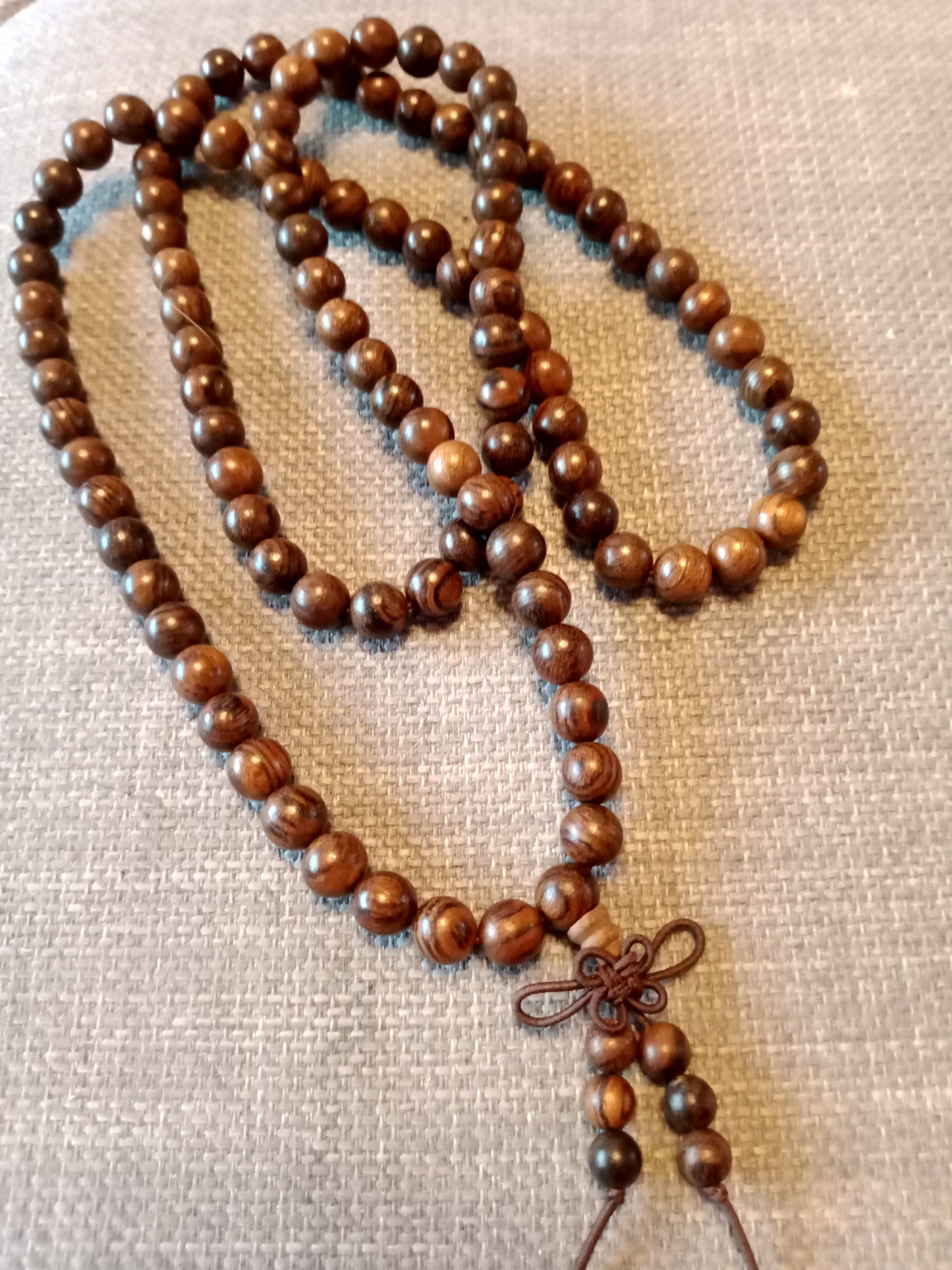 Mala collier de méditation en bois de santal