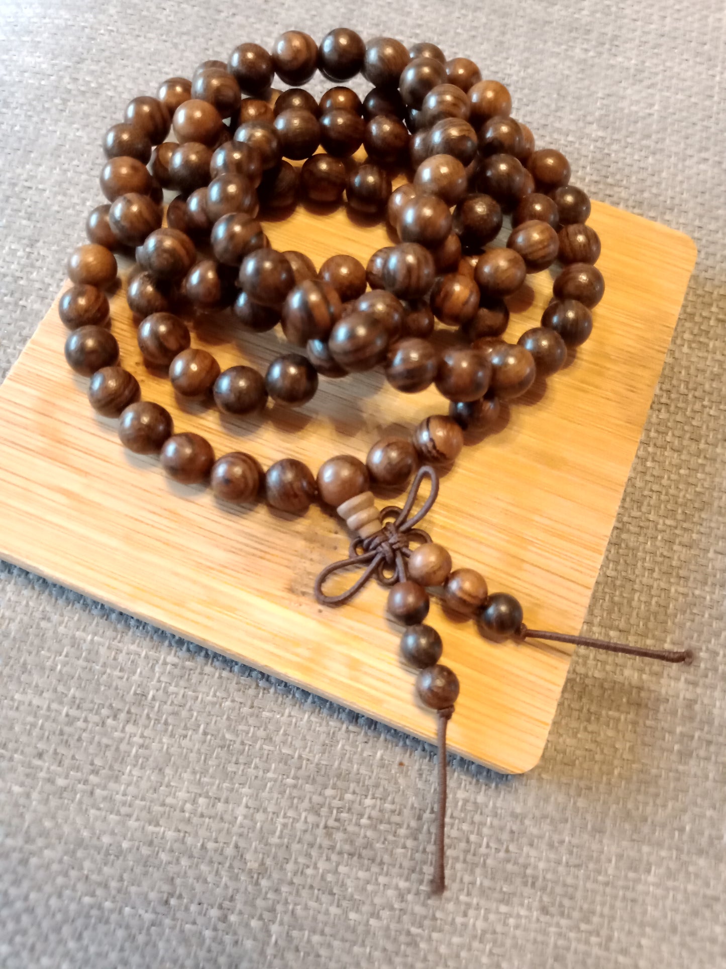 Mala collier de méditation en bois de santal