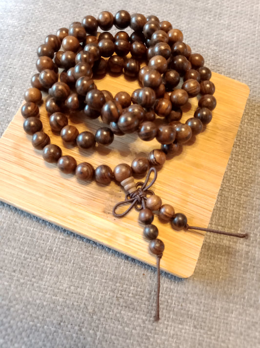 Mala collier de méditation en bois de santal