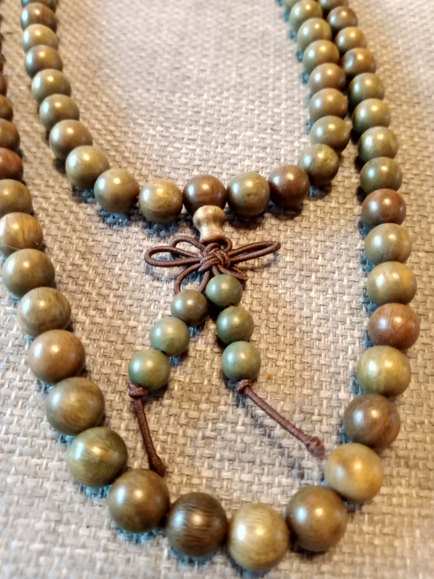 Mala collier de méditation en bois de Santal