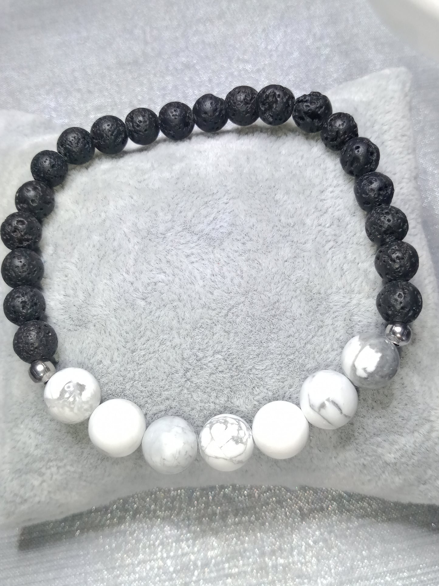 Bracelet en howlite et pierre de lave