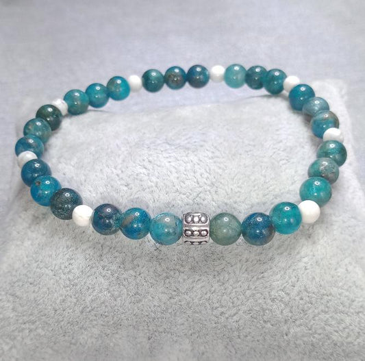 Bracelet en howlite et apatite bleue