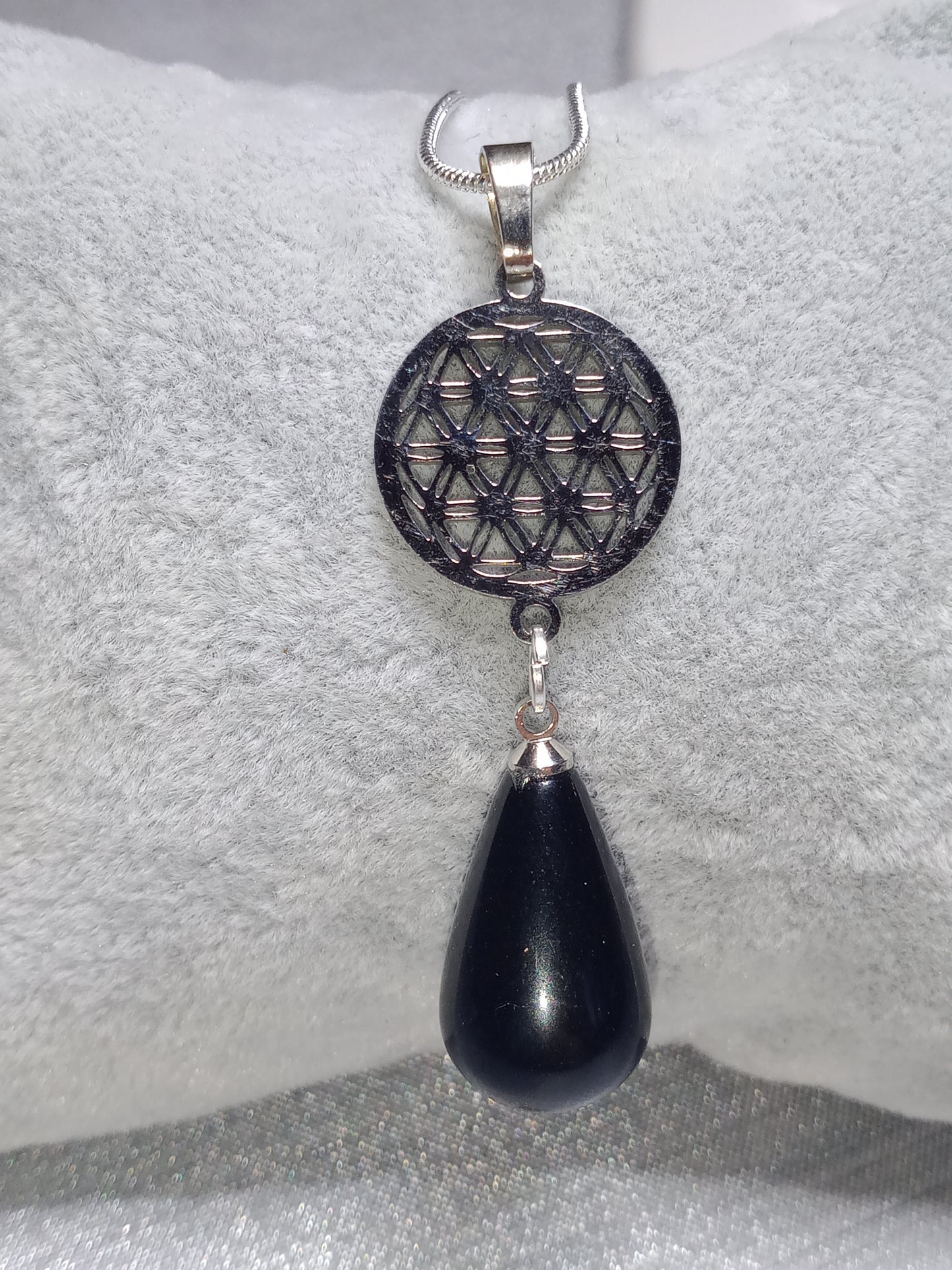 Pendentif en onyx noir et fleur de vie