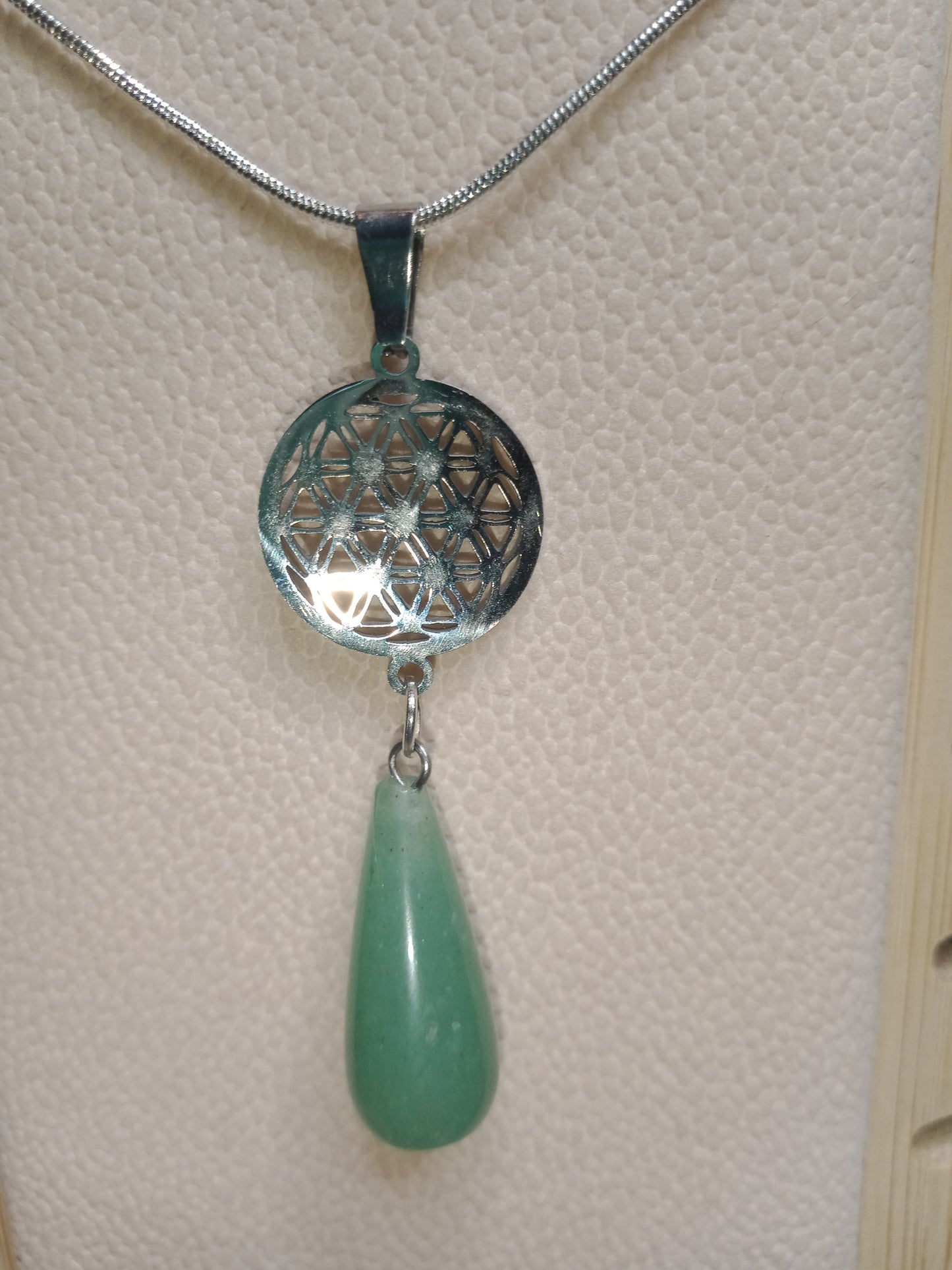 Pendentif en aventurine verte et fleur de vie